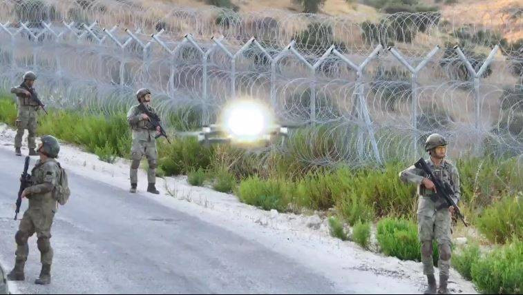 Sınırdan geçmeye çalışırken yakalandılar - Resim: 17